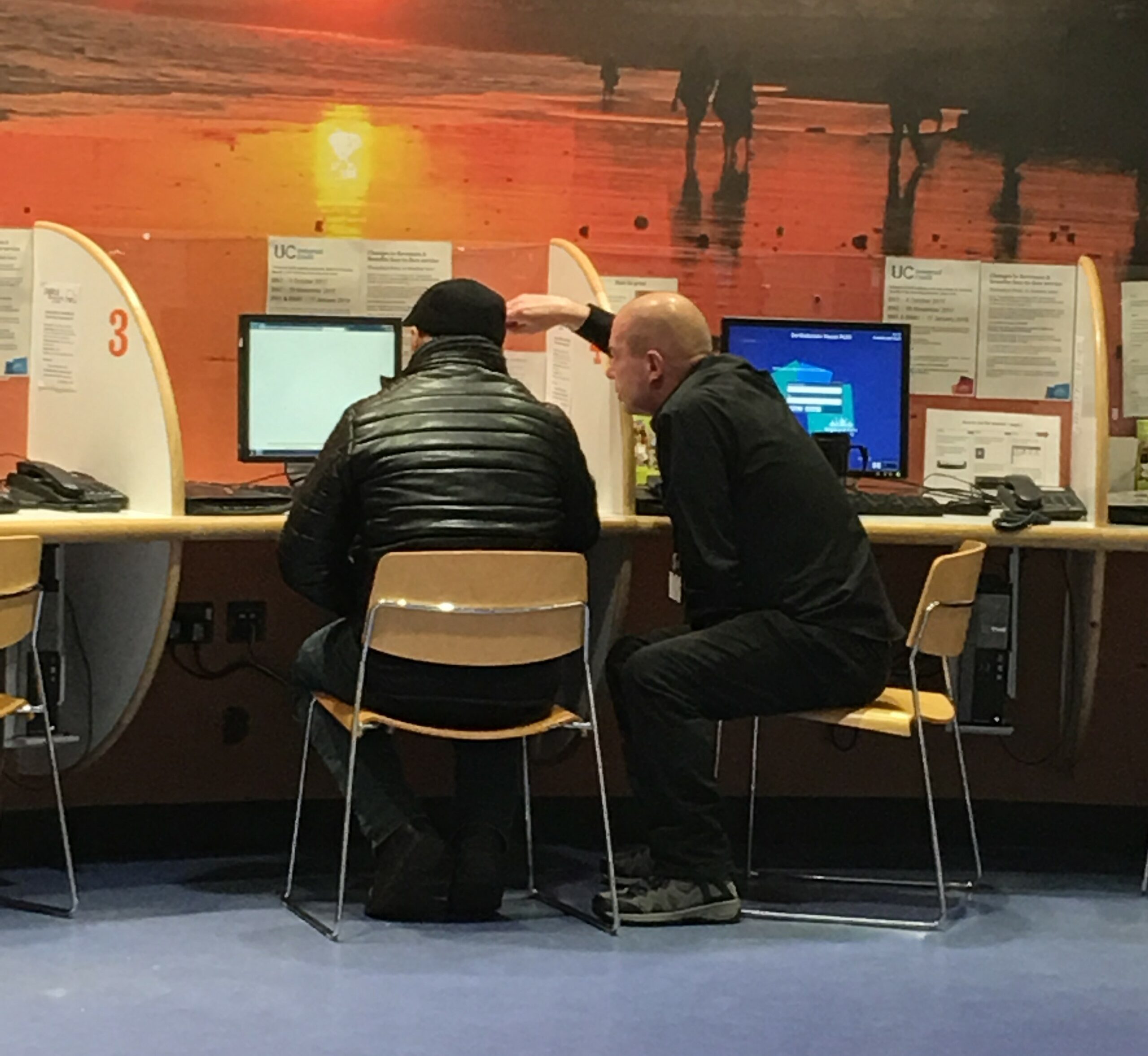A Community Digital Champion helping a customer to get online
